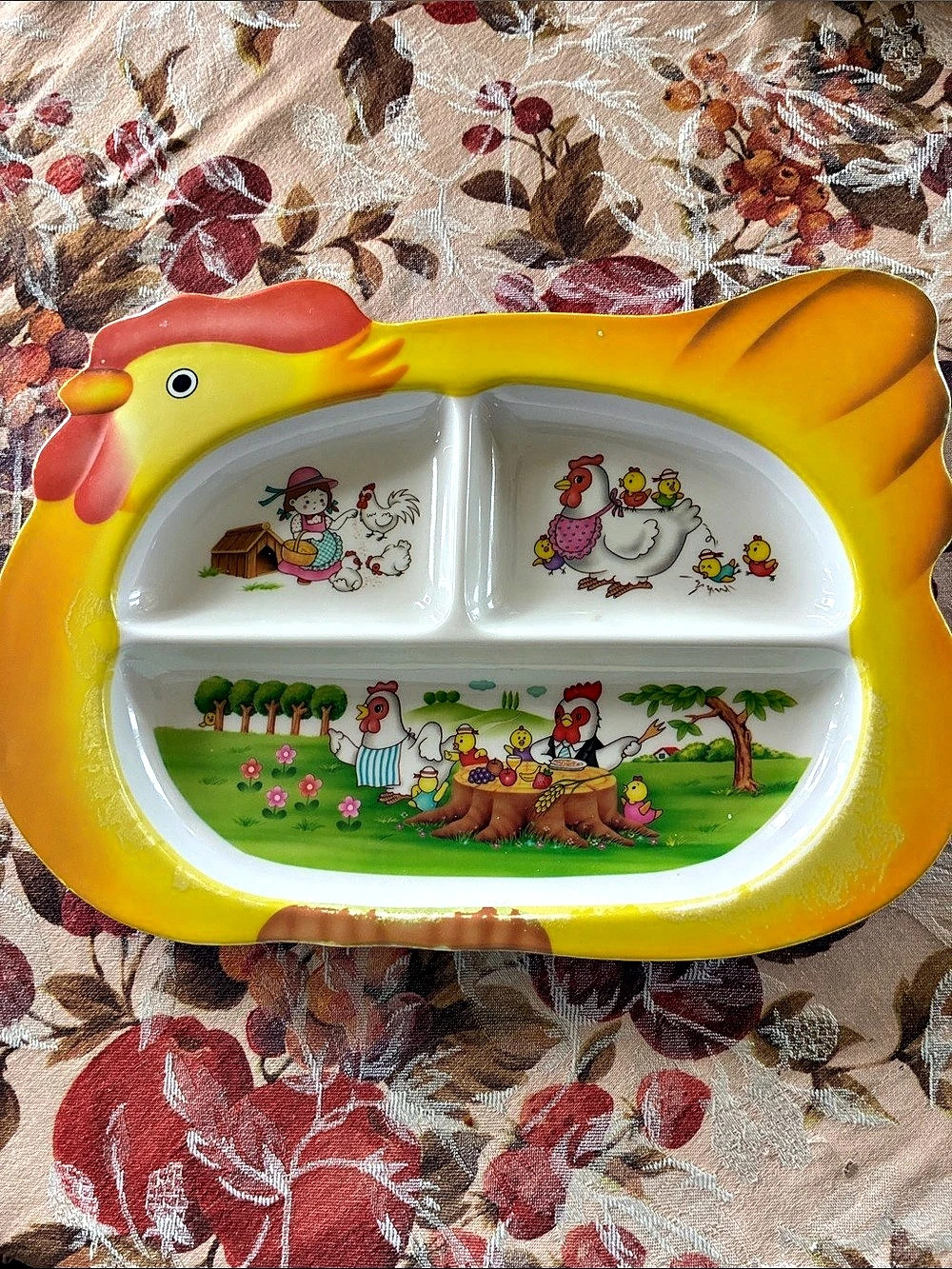 Vintage Wendy NO. W888 Chicken Divided Dinner Plate Yellow & White